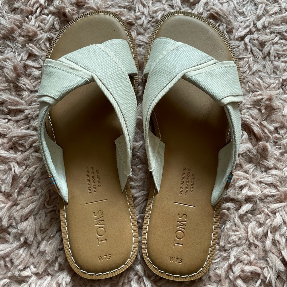TOMS sandal size 7.5